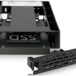 Icy Dock EZConvert Lite Light Weight Open Air 2.5 Inch to 3.5 Inch SAS/SATA HDD/SSD Converter/Mounting Kit for Internal 3.5 Inch Drive Bay Μαύρο (MB882SP-1S-3B)